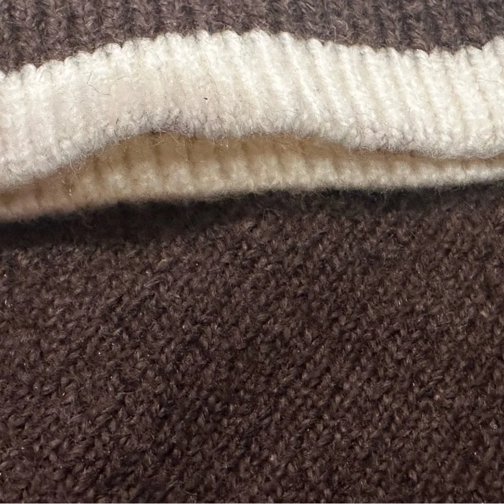 Old Navy SoSoft Loose V-Neck Sweater, Size XL. - Picture 8 of 10